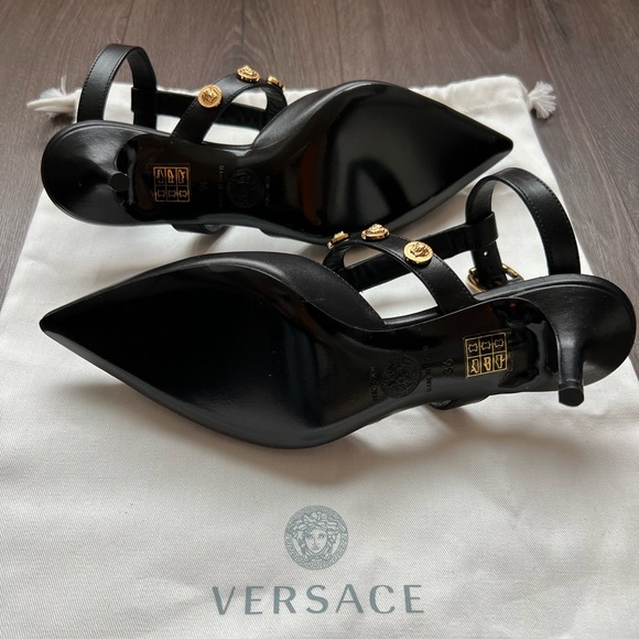 NWOT AUTHENTIC Versace signature medusa medallion strap leather heels - Picture 5 of 10